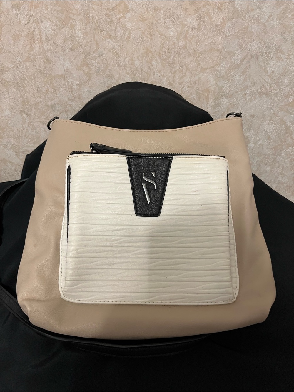 Simply Vera Vera Wang Two-Tone Beige White and Black Shoulder Bag
